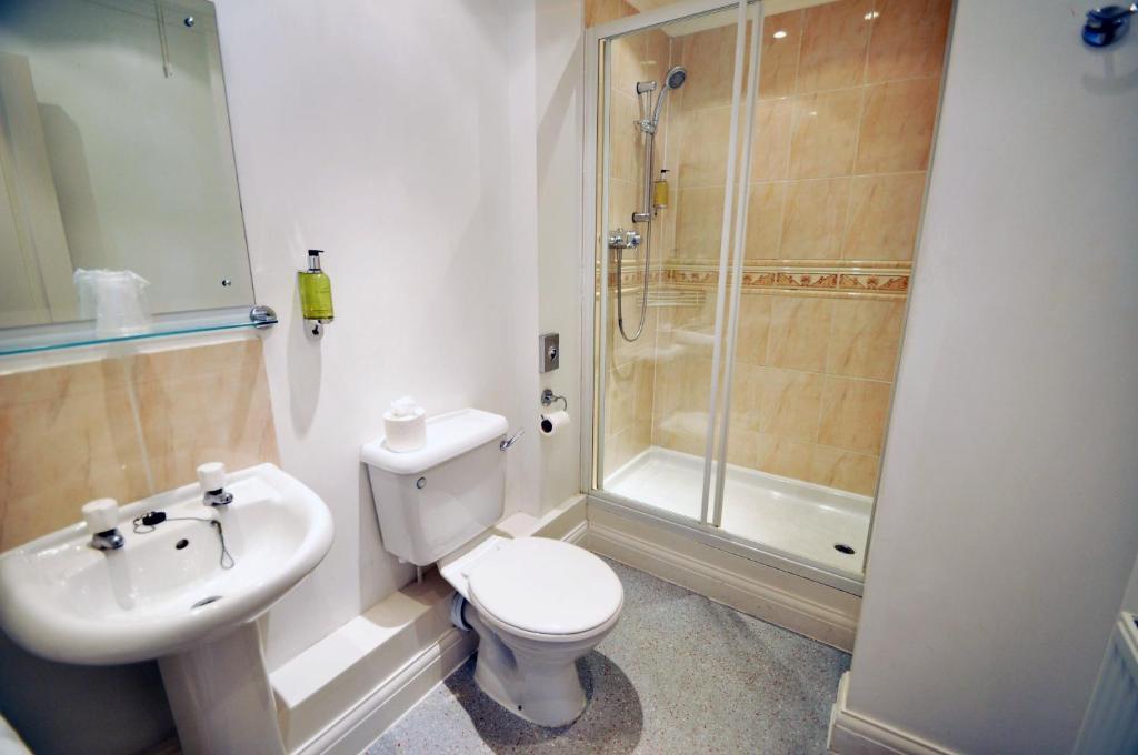 Six-Bedroom Apartment 1º 1ª
