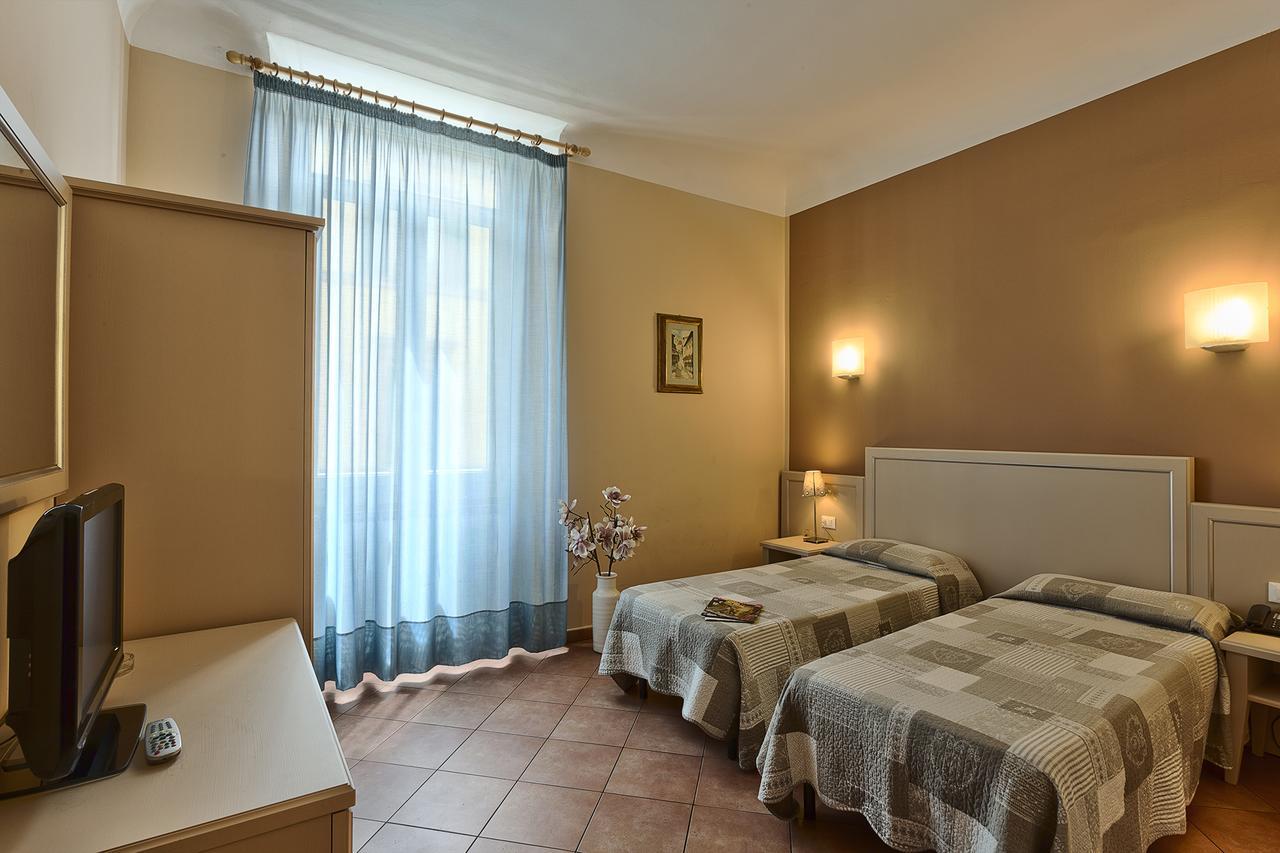 Double or Twin Room,1279560031:JPEG