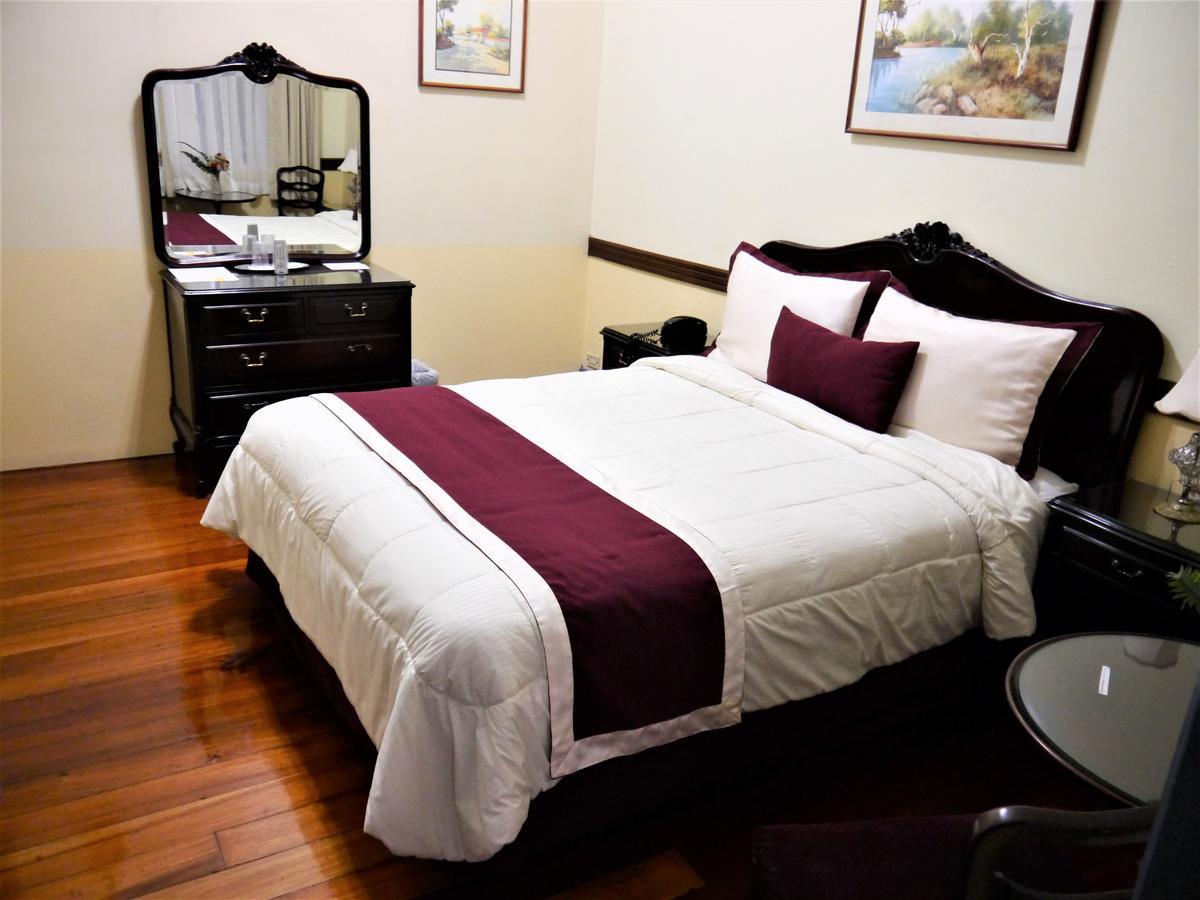 Standard Queen Room
