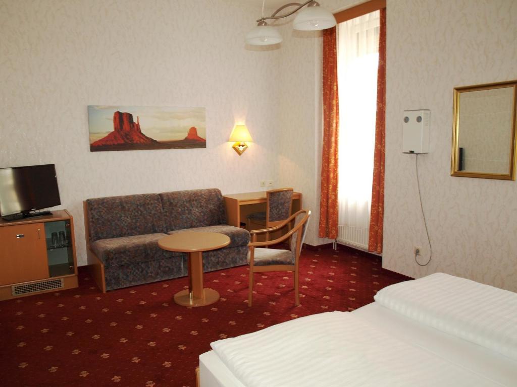 Triple Room,630535335:JPEG