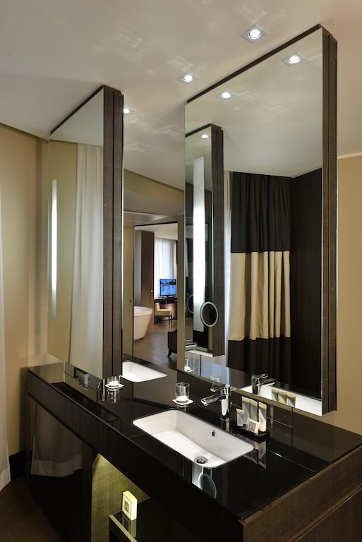 Suite Spa Bath,693392334:JPEG