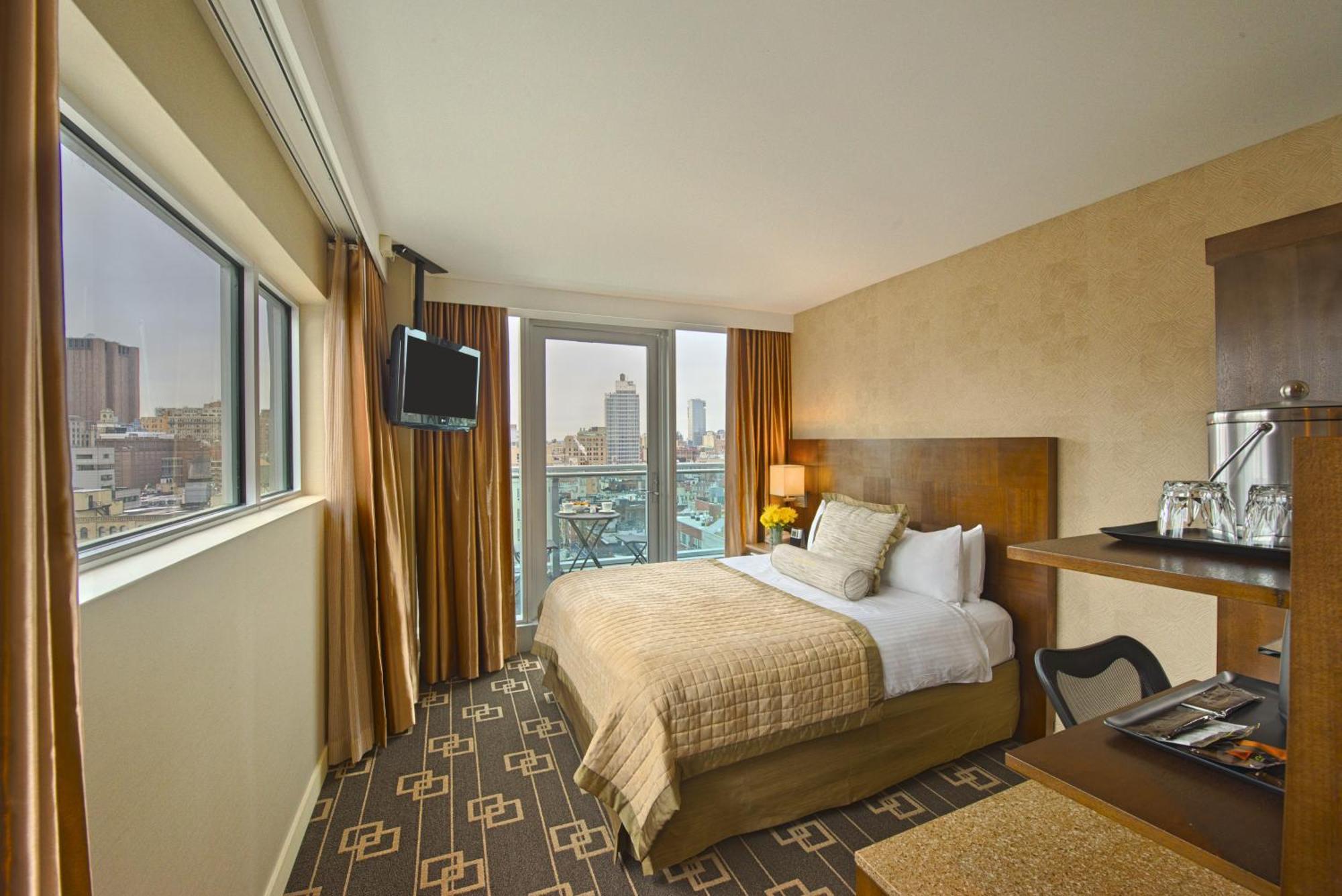 Executive Queen Room Balcony High Floor
