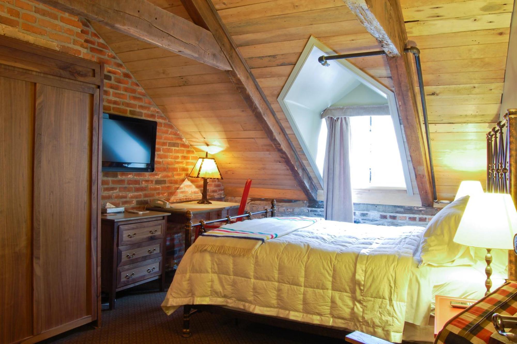 Superior Attic Room