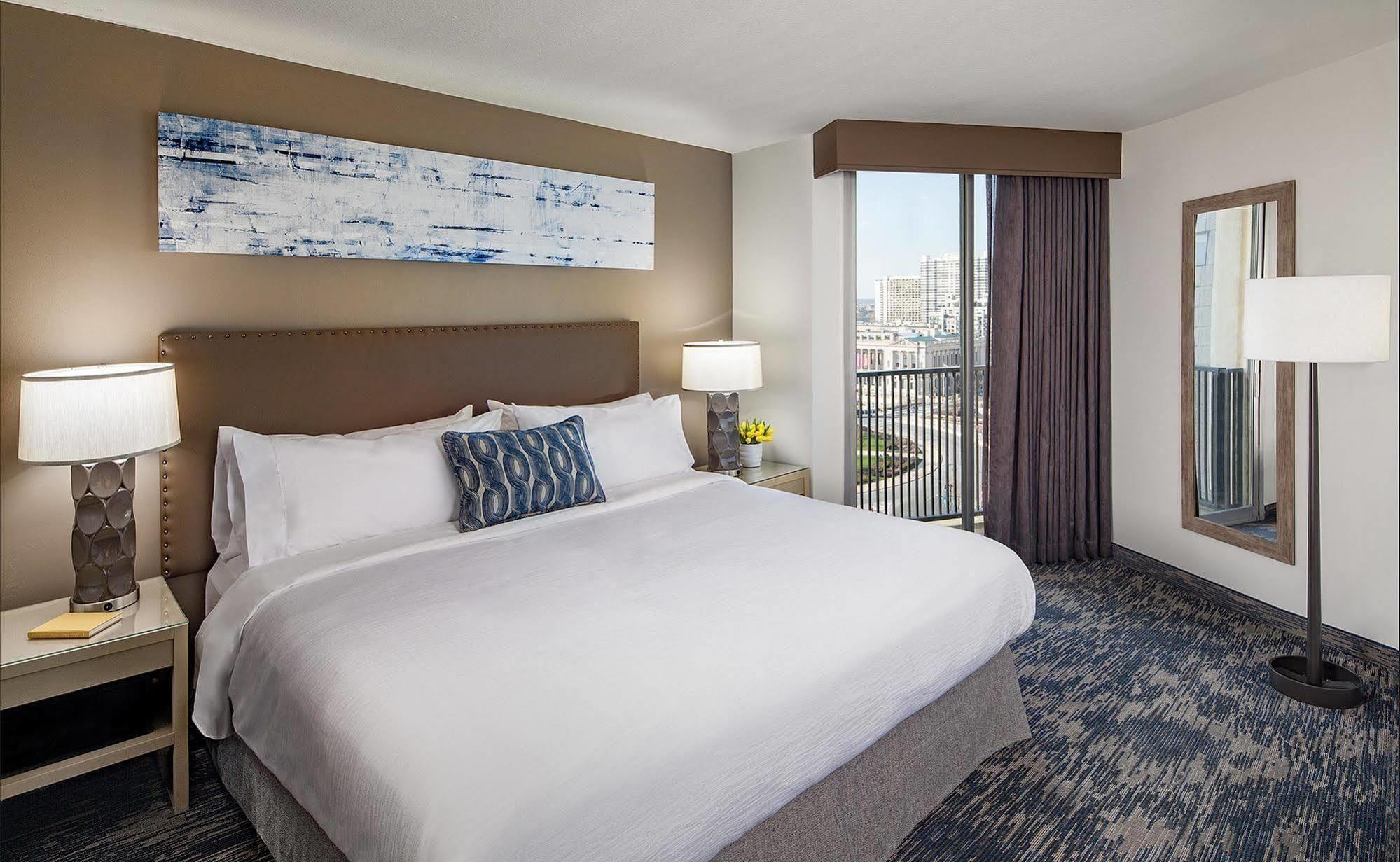 King Suite with City View - Non-smoking