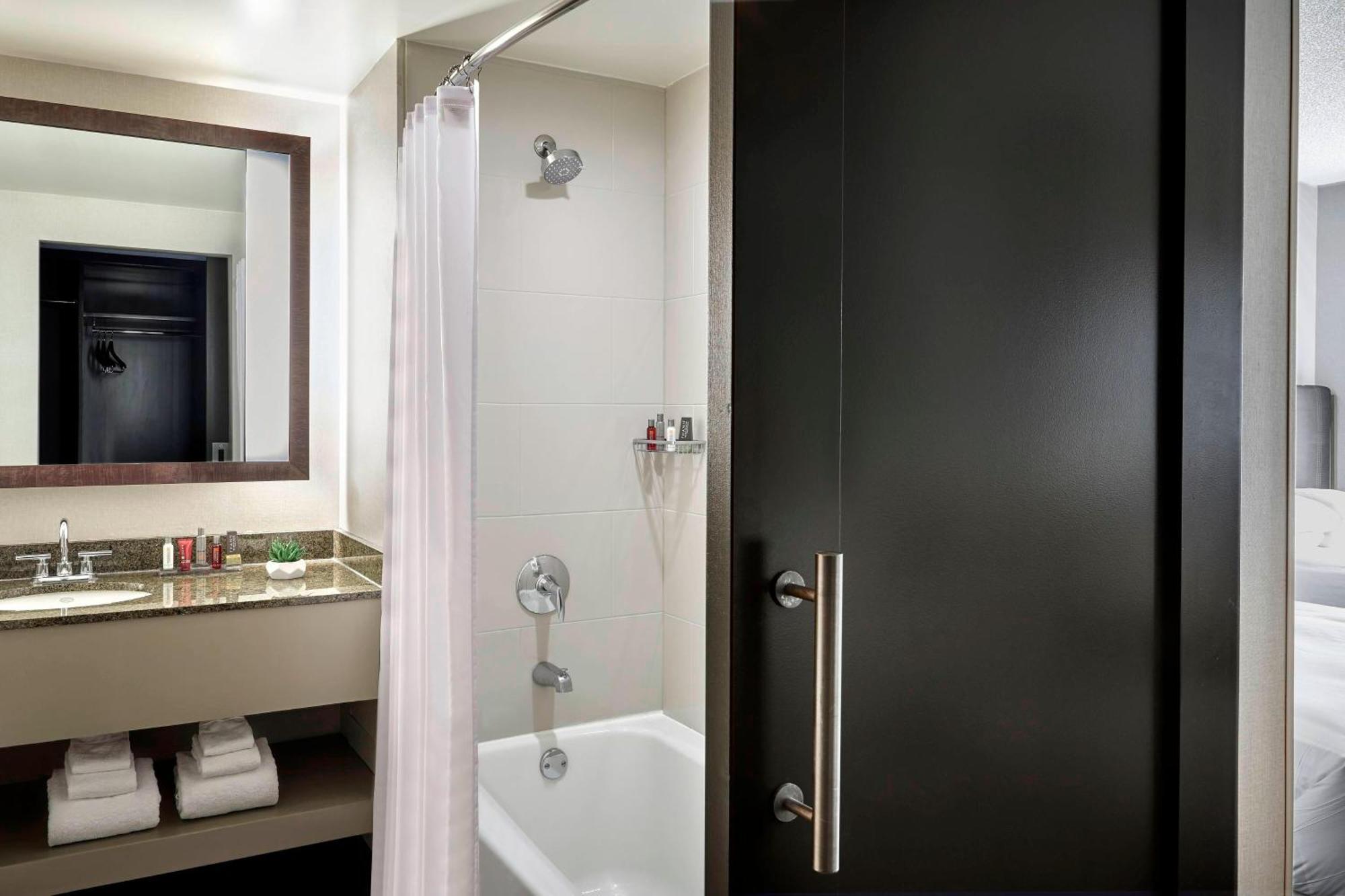 King Room with Adapted Tub - Mobility and Hearing Accessible