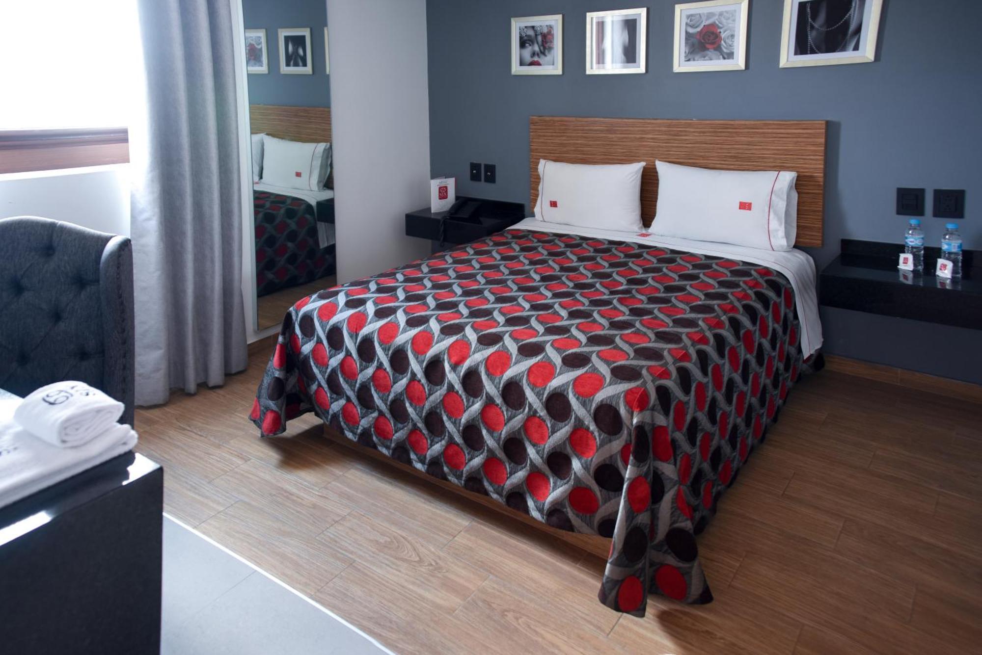 Queen Room,692868459:JPEG