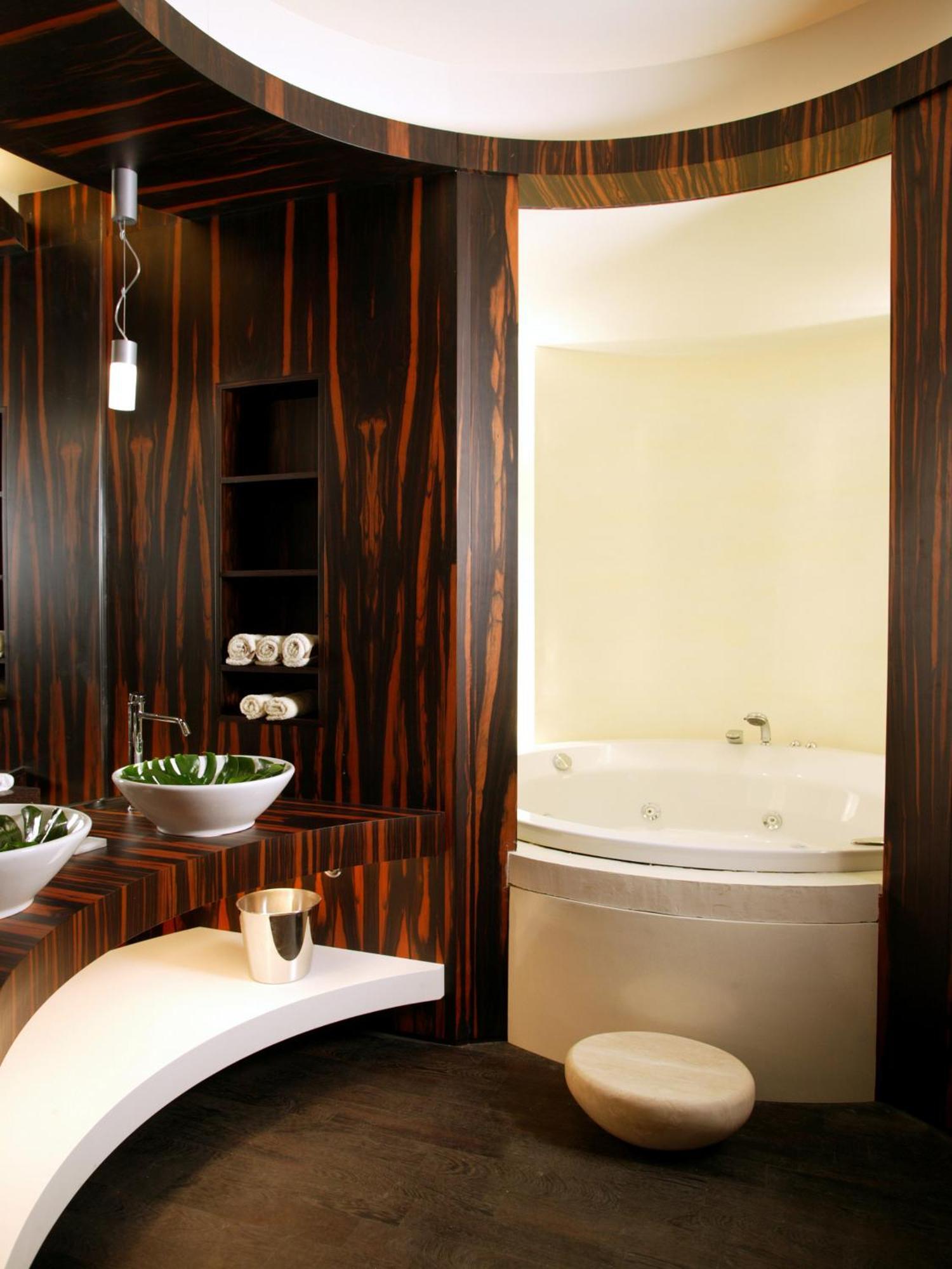 Deluxe Double Room with Gallery View,944316448:JPEG