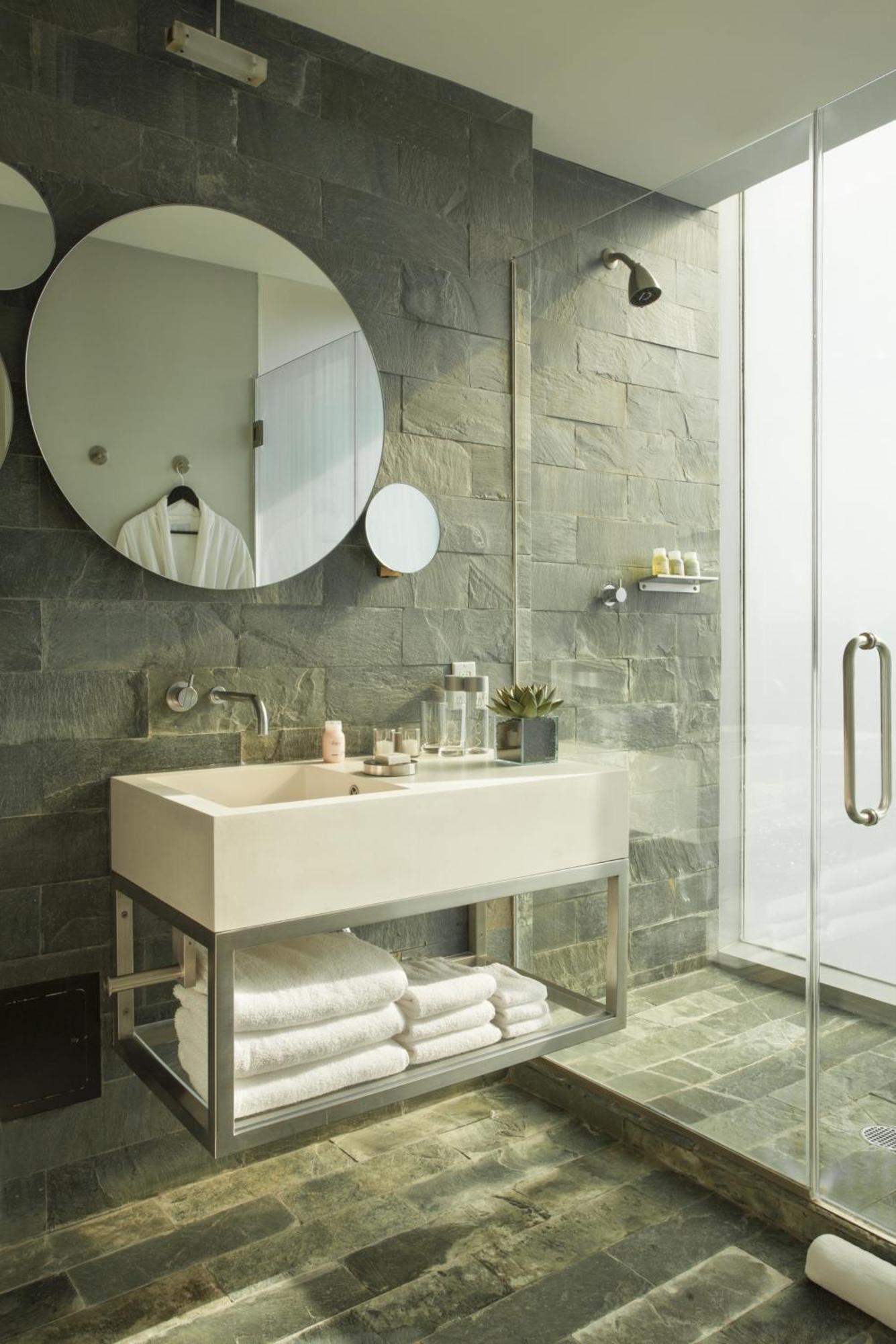 High Floor King Room Tub Balcony