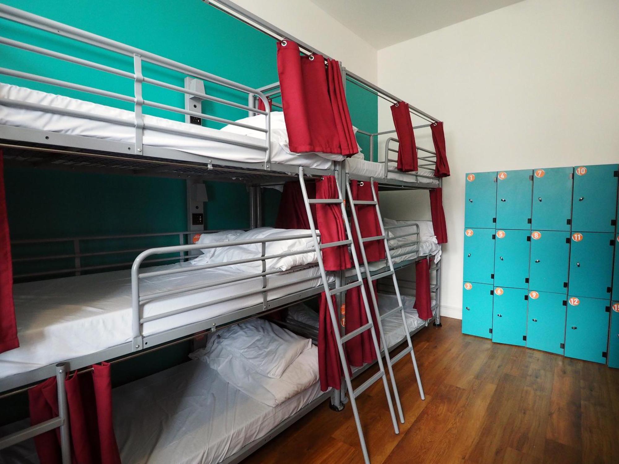 Bed 12-Bed Mixed Dormitory Room Shared External Bathroom Triple Bunks,829893002:JPEG