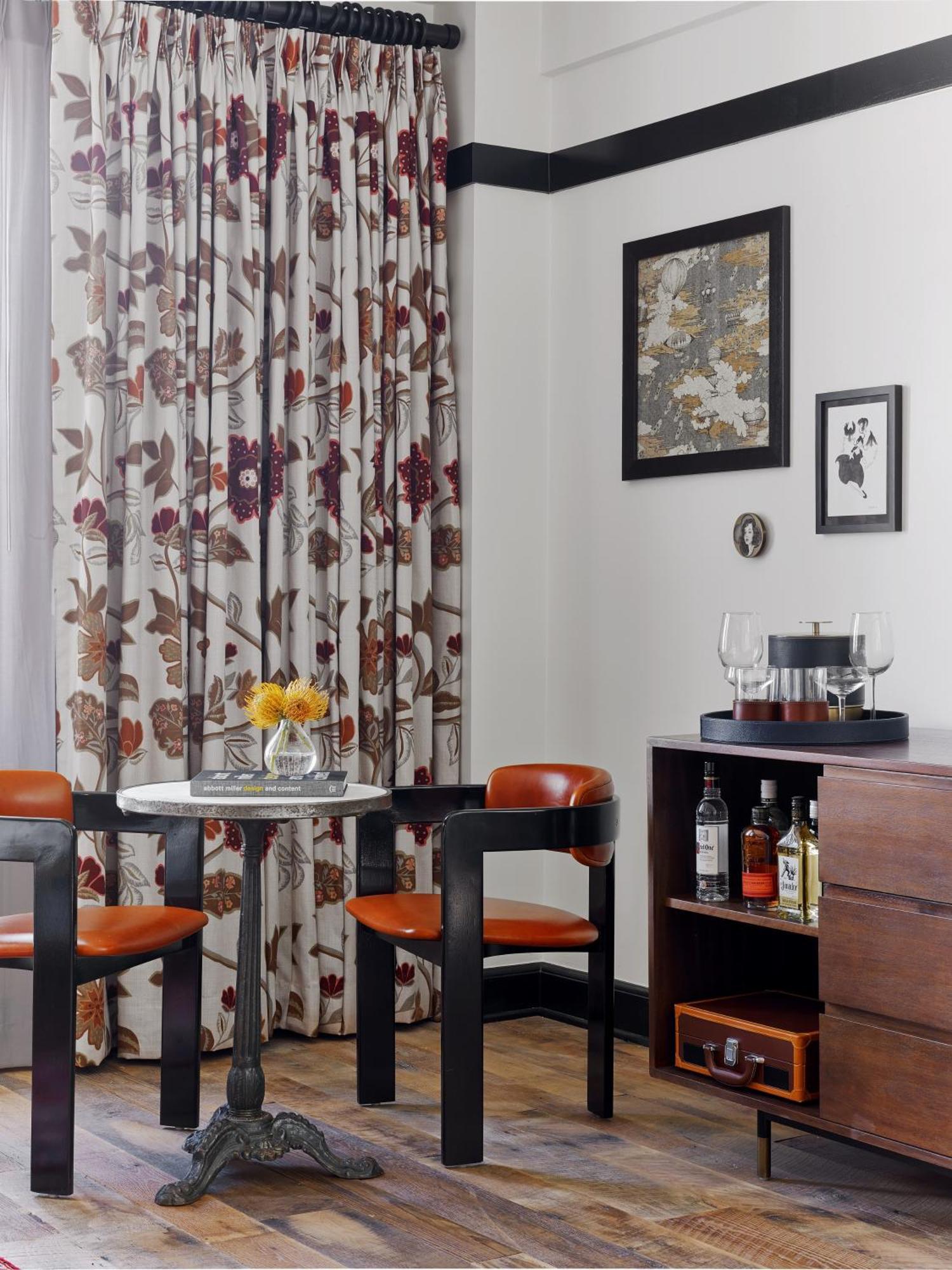 Deluxe Junior King Suite