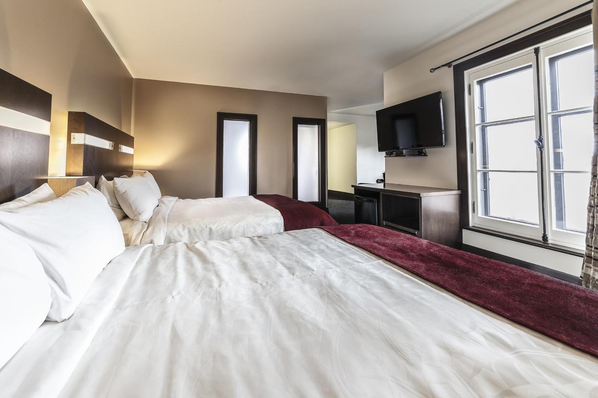 Junior Suite with 2 Beds,1008107290:JPEG