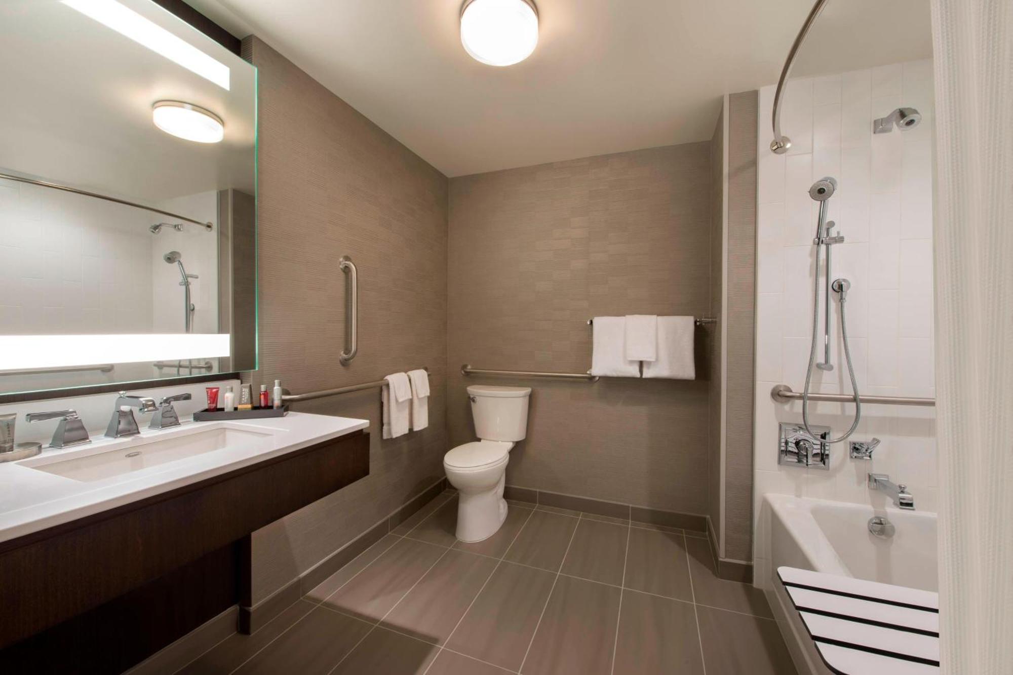 King Room with City View - Hearing Accessible