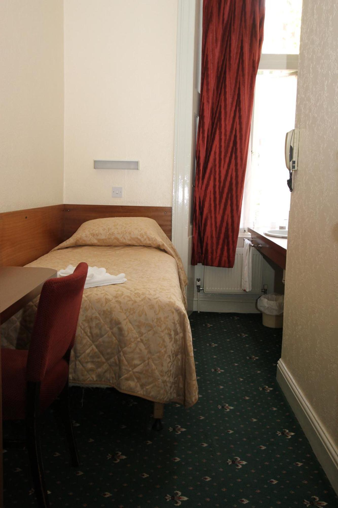 Single Room,710835784:JPEG
