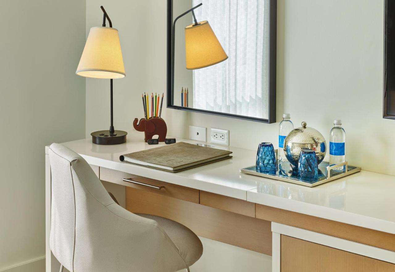 One-Bedroom King Suite with Sofa Bed - High Floor/City View