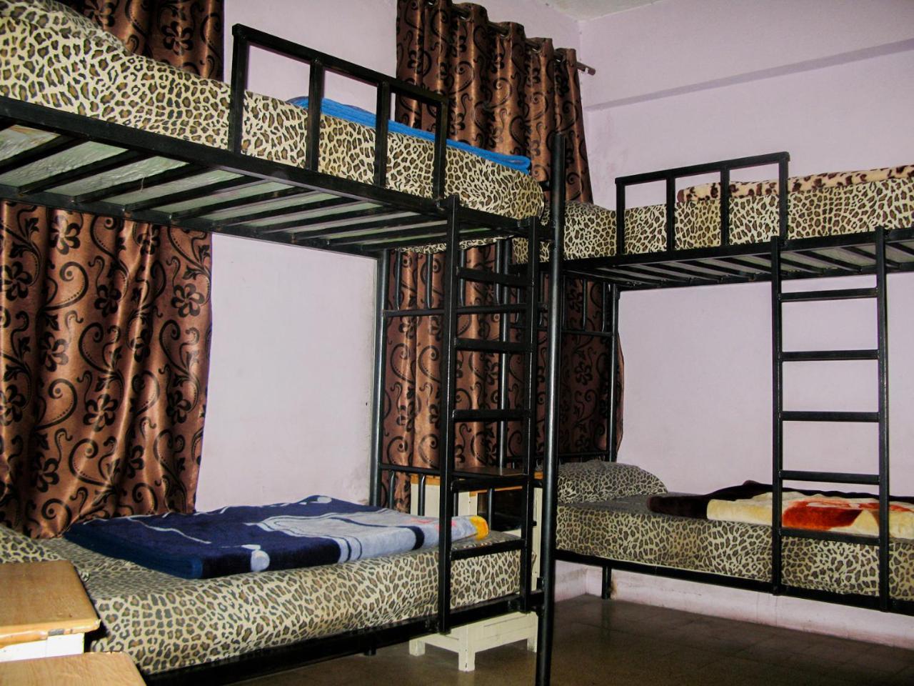 Single Bed in Mixed Dormitory Room without AC