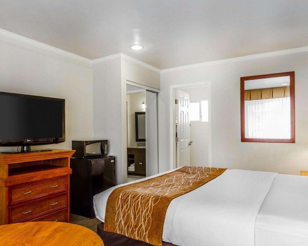 Standard Room With One King Bed - Non-Smoking