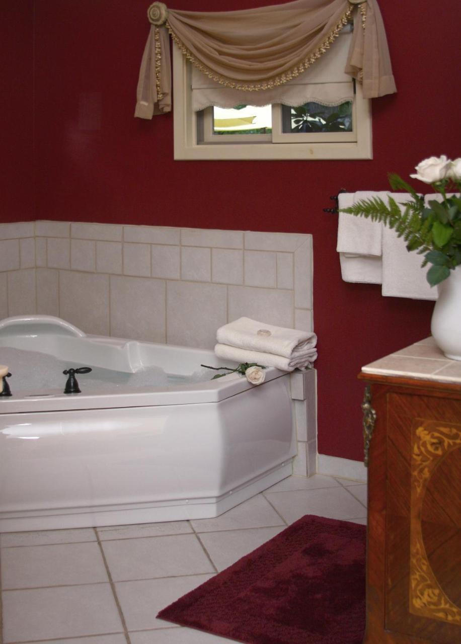 Suite with Spa Bath