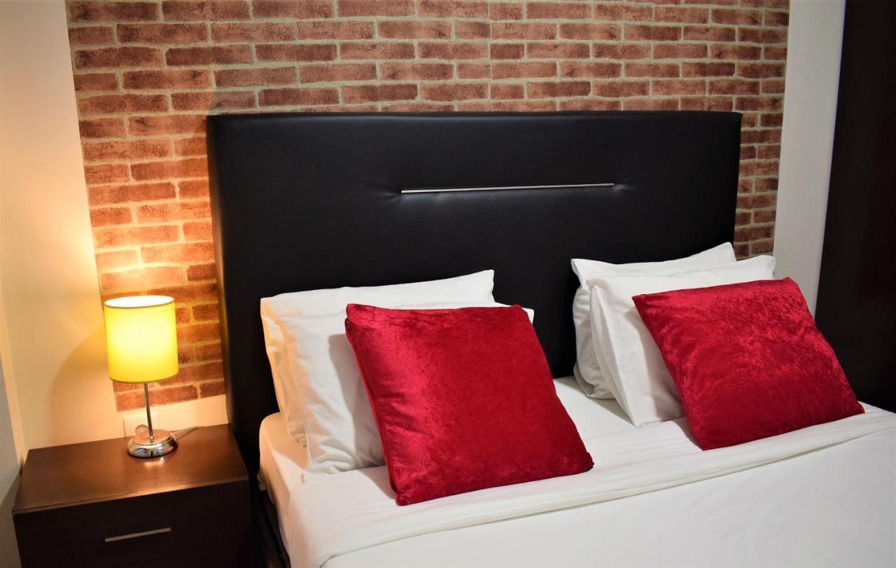 Mini Double Room with Shared Bathroom