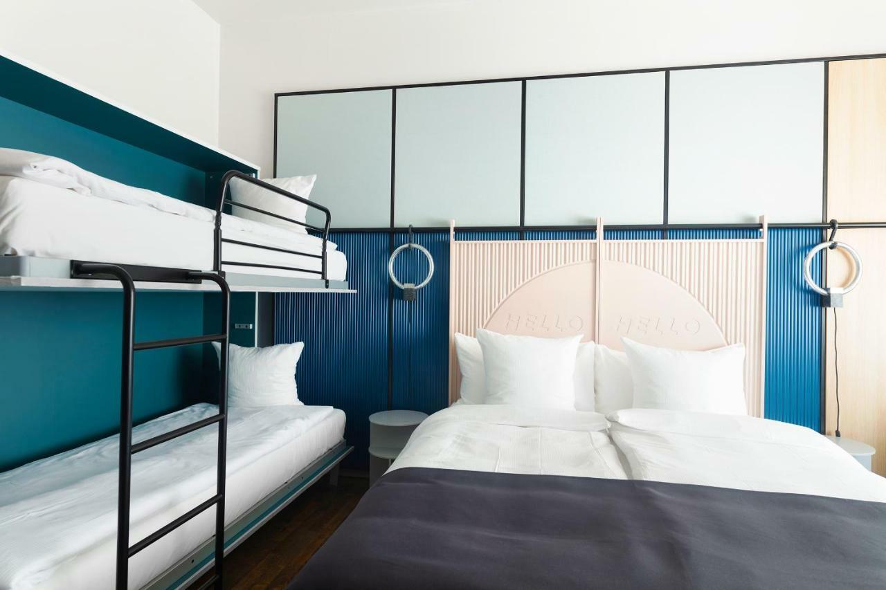 Family Room,951596845:JPEG