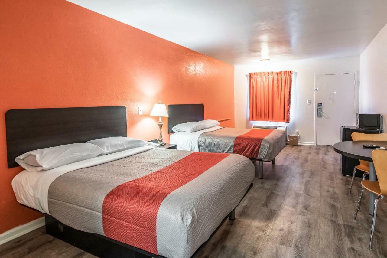 Deluxe Quadruple Room - Non-Smoking