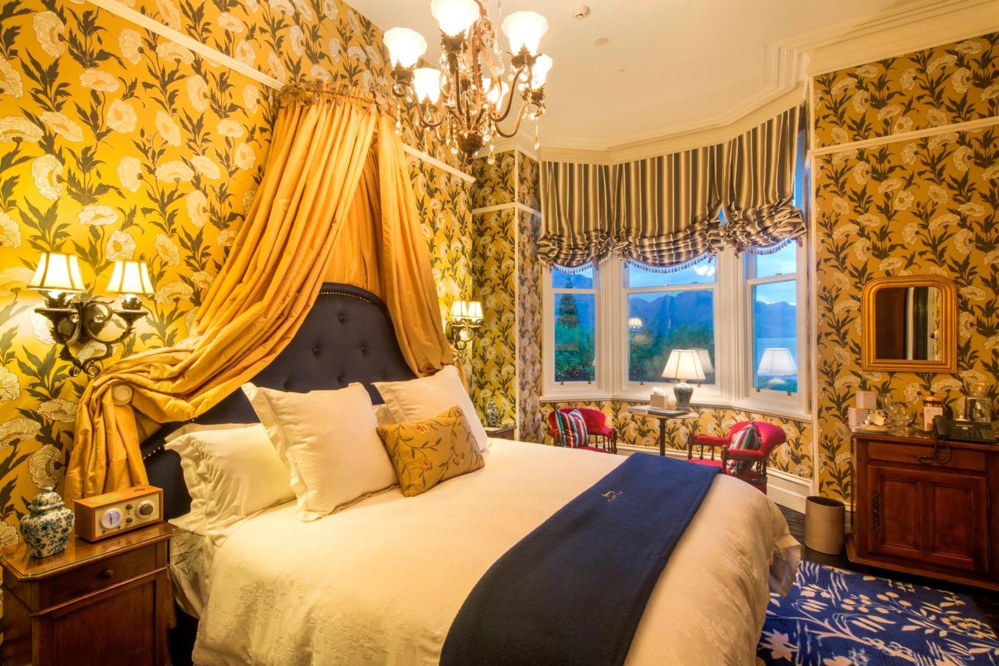 Deluxe King Suite