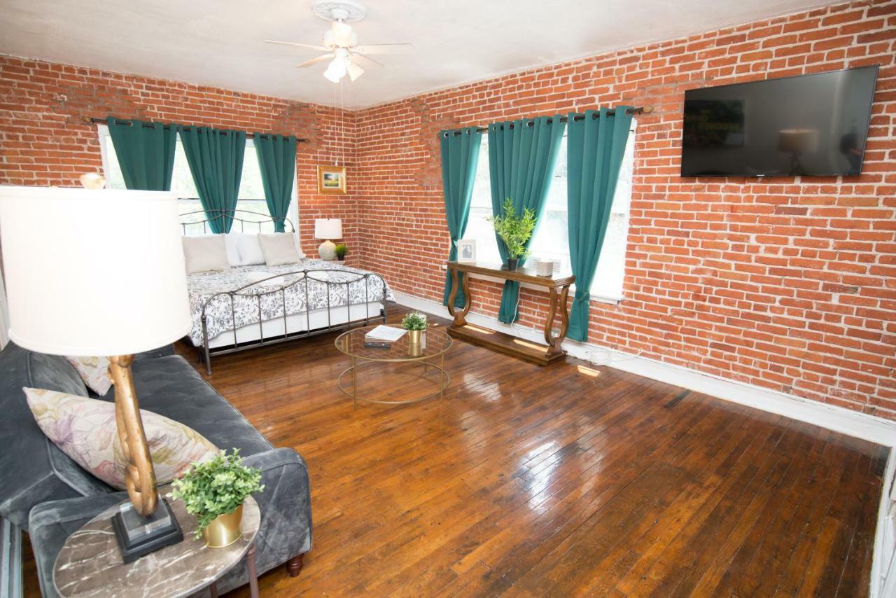 Executive Apartment, 1 Bedroom with  King Bed, Queen Bed and Double Sofa Bed