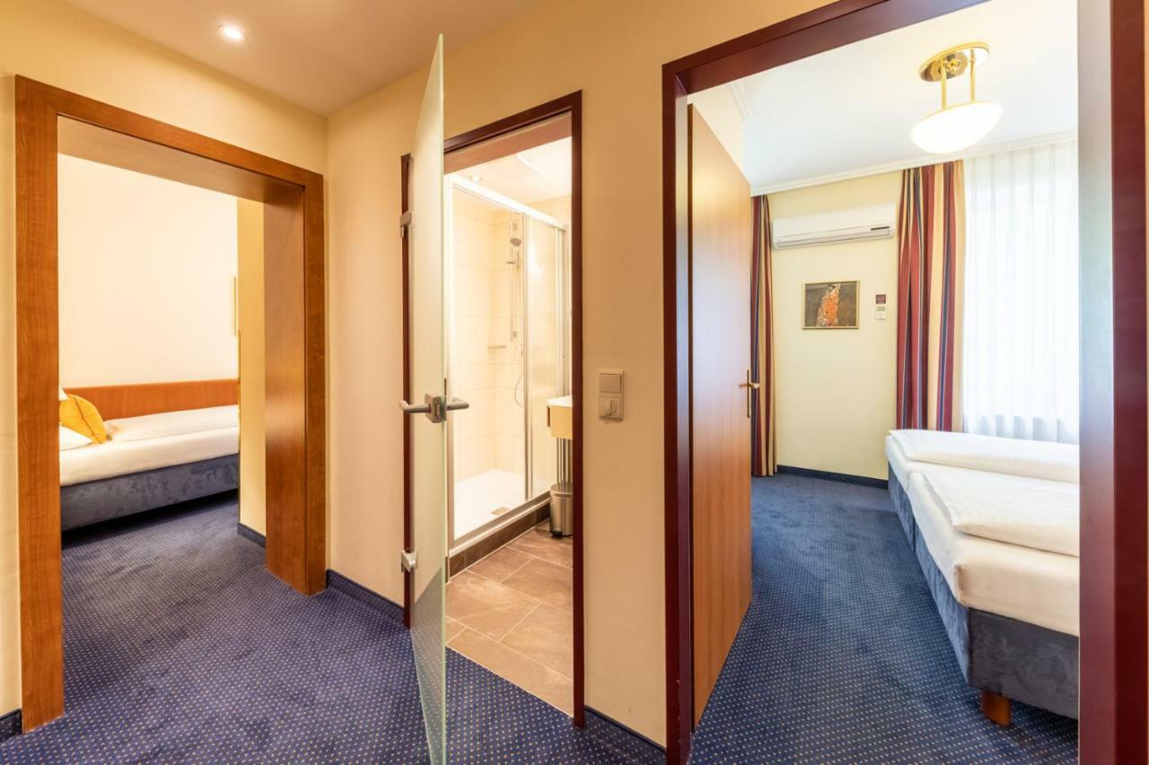 Quadruple Room PREMIUM courtyard view
