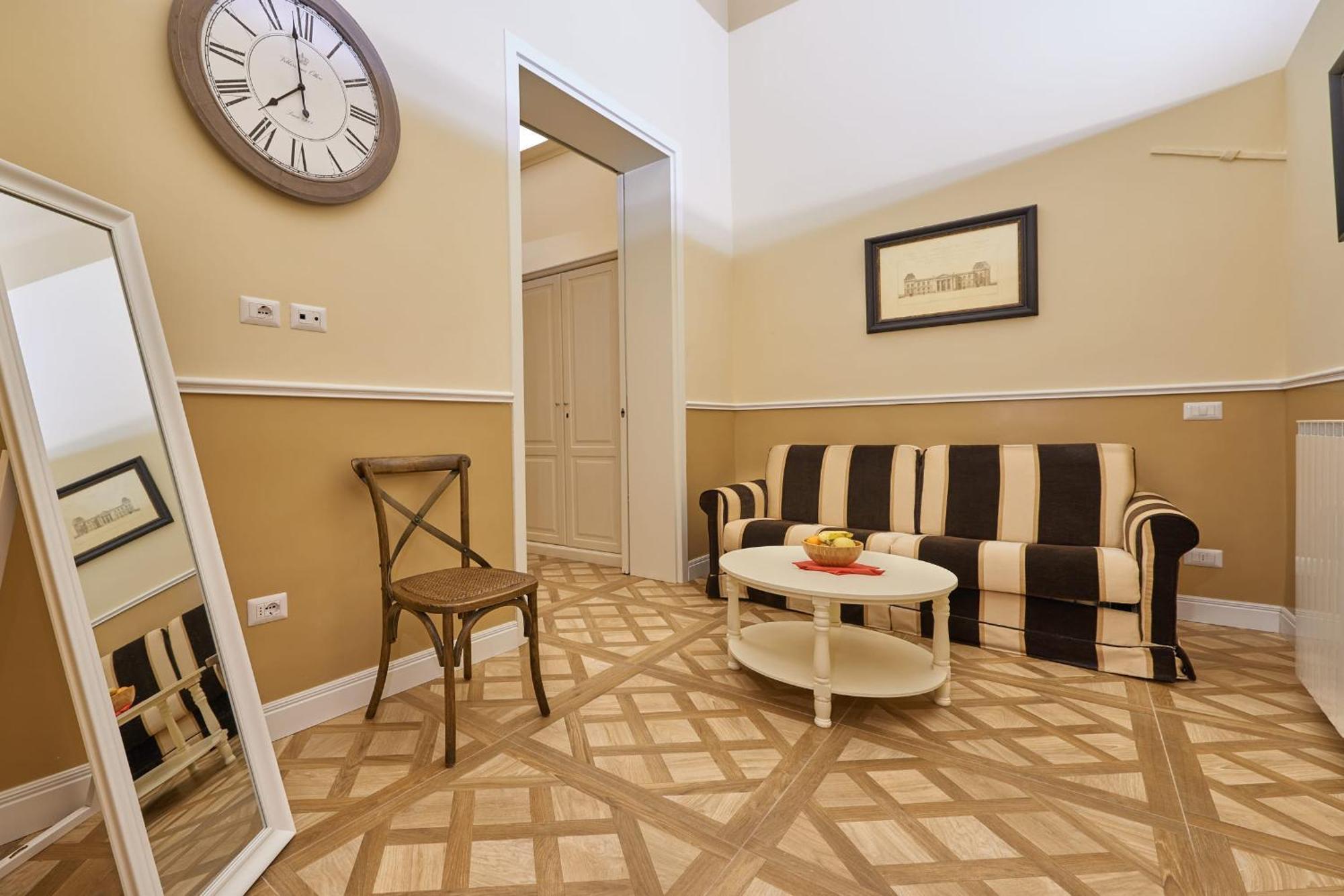 Family Room (2 Adults + 2 Children),822777554:JPEG