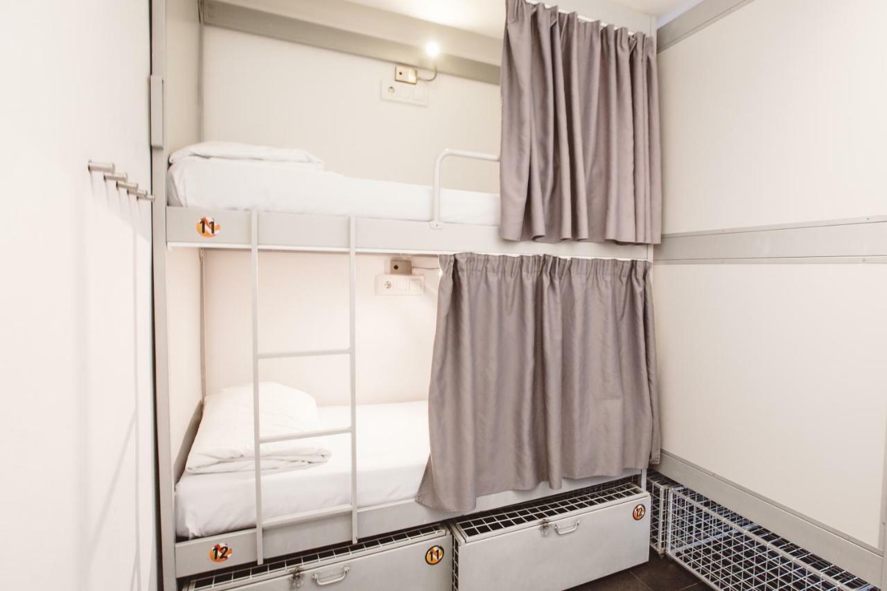 Bed 8-Bed Dormitory Room