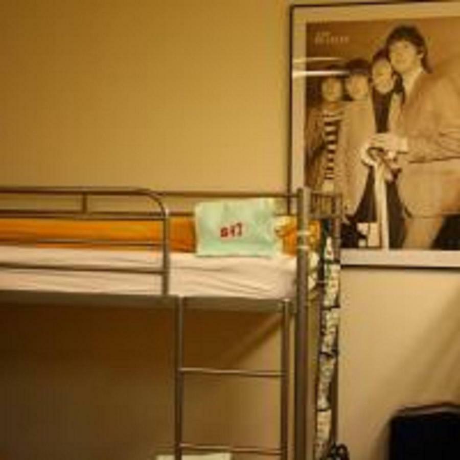 Single Bed in Mixed Dormitory Room