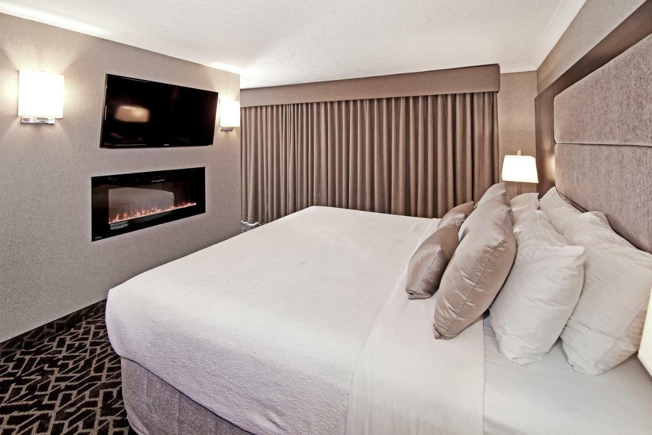 King Suite with Hot Tub