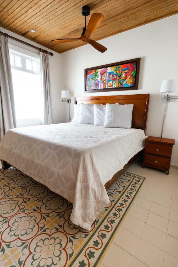 Deluxe King Room,833759603:JPEG