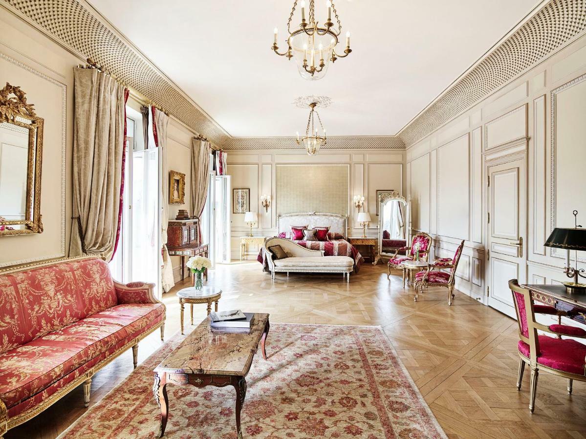 Versailles Suite park view