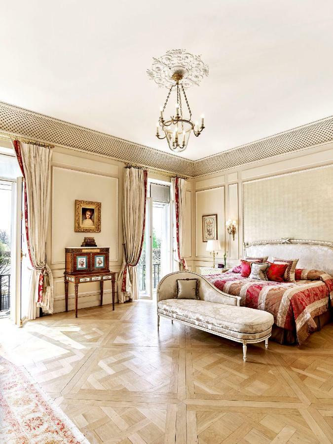 Versailles Suite park view