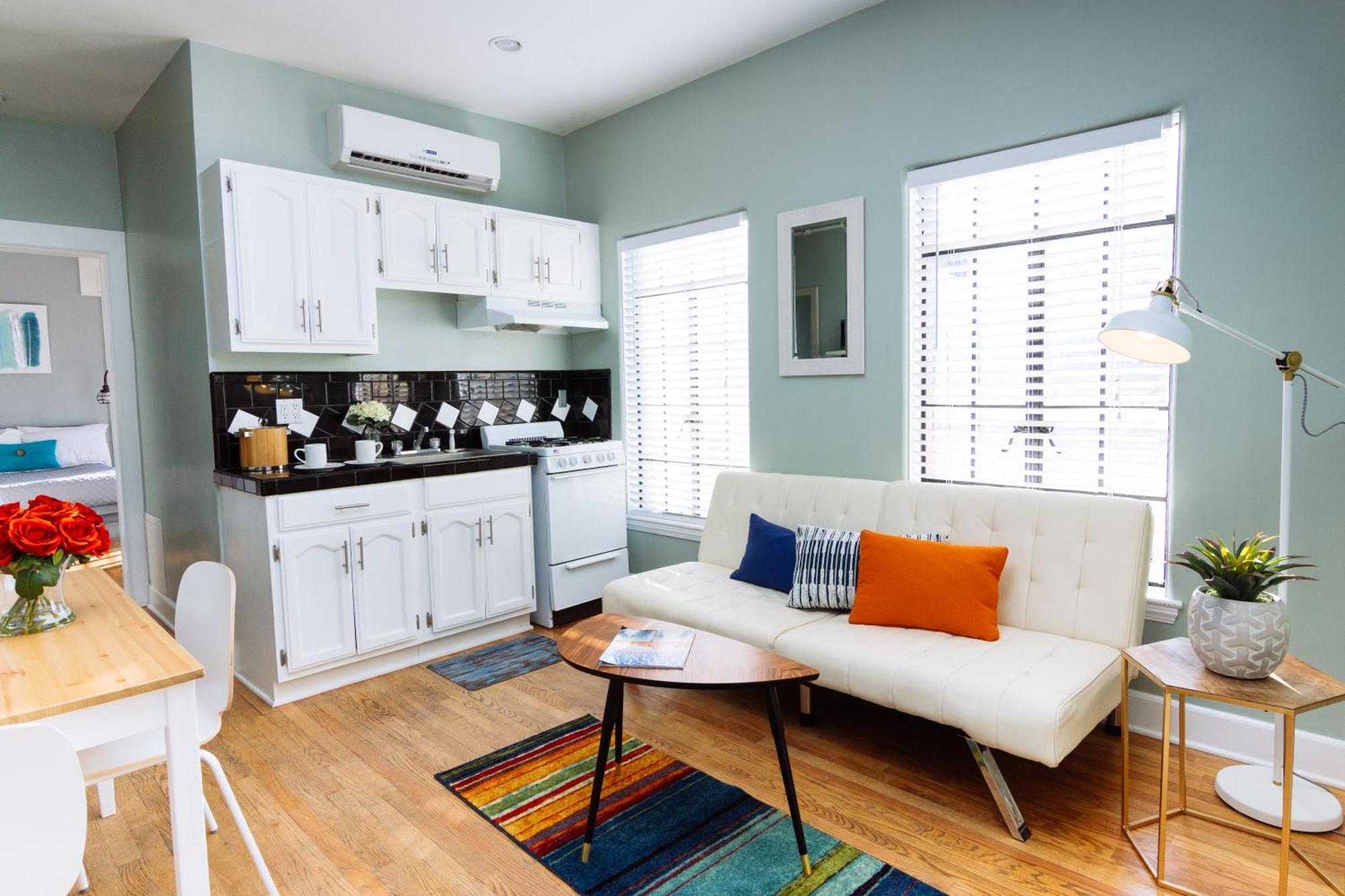 Sunny 1-Bedroom Suite