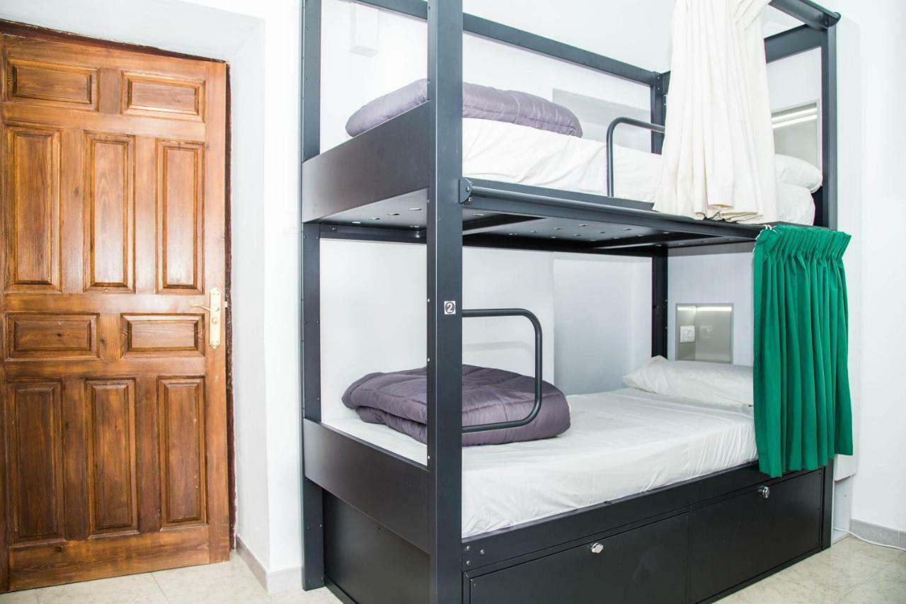 Bed 4-Bed Female Dormitory Room,1592092764:JPEG