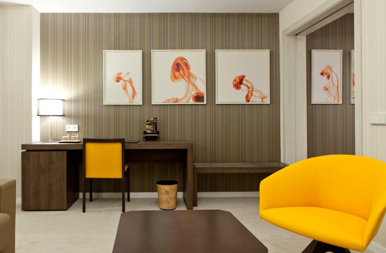 Superior Family Room (2 Adults + 2 Children)