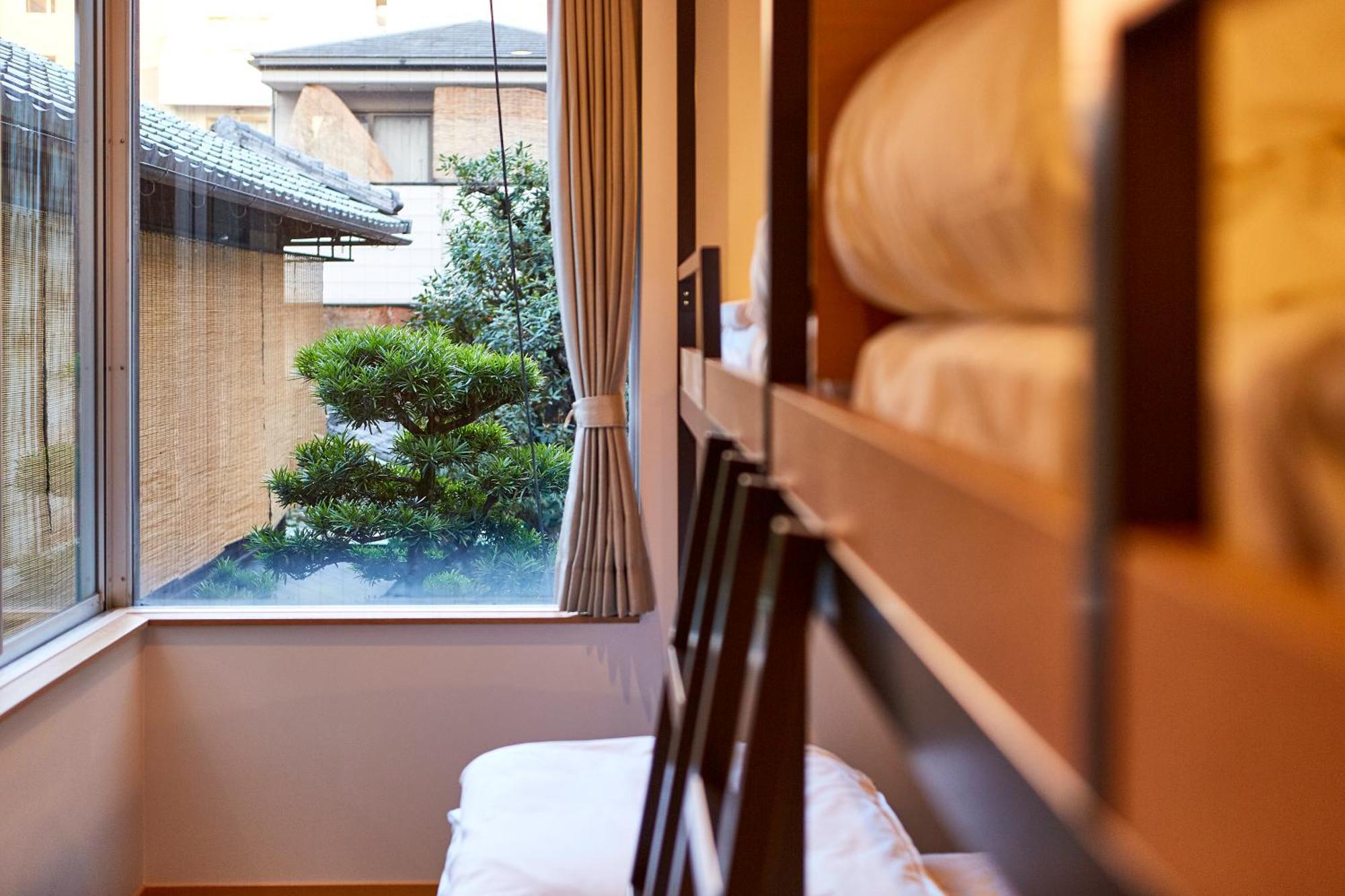 Quadruple Room with Private Bathroom