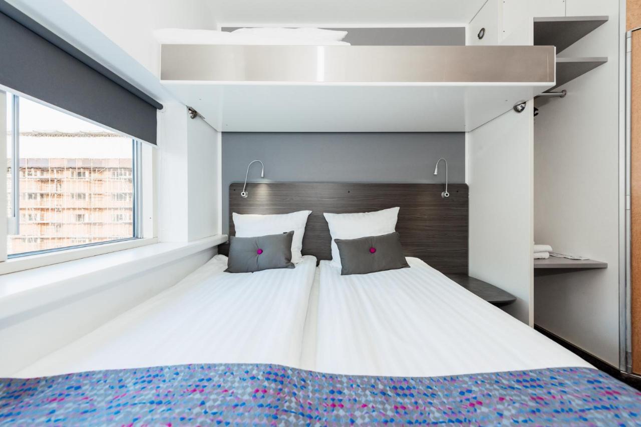 Commodore Room