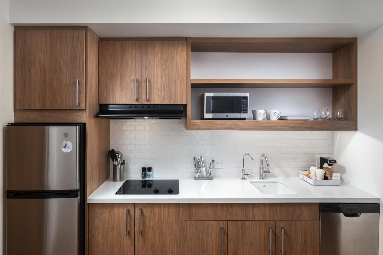 Executive Suite, 1 King, Sofa bed,927159313:JPEG