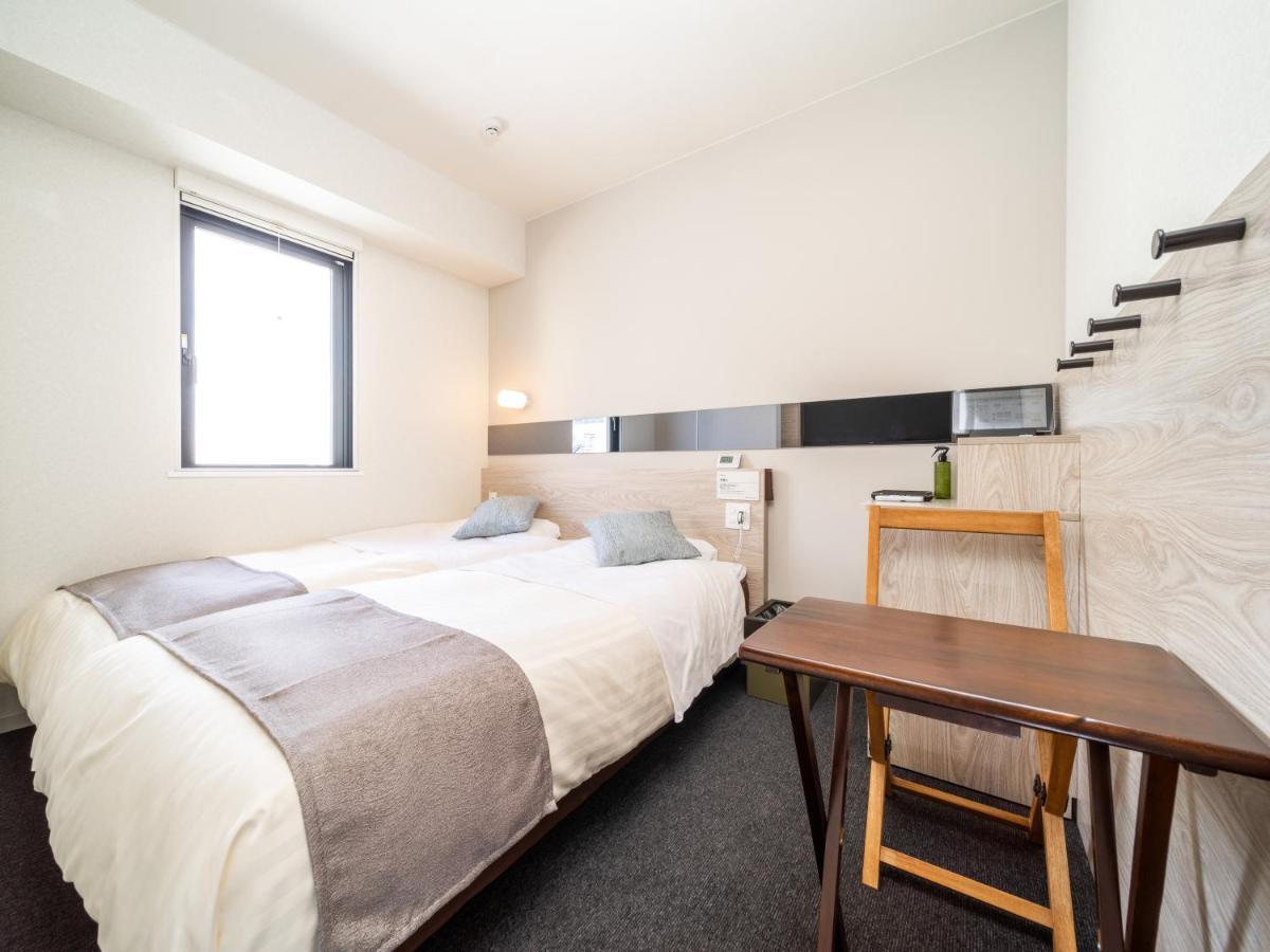 Compact Twin Room - Non-Smoking