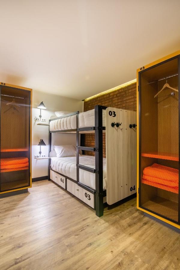 Single Bed 6-Bed Dormitory Room