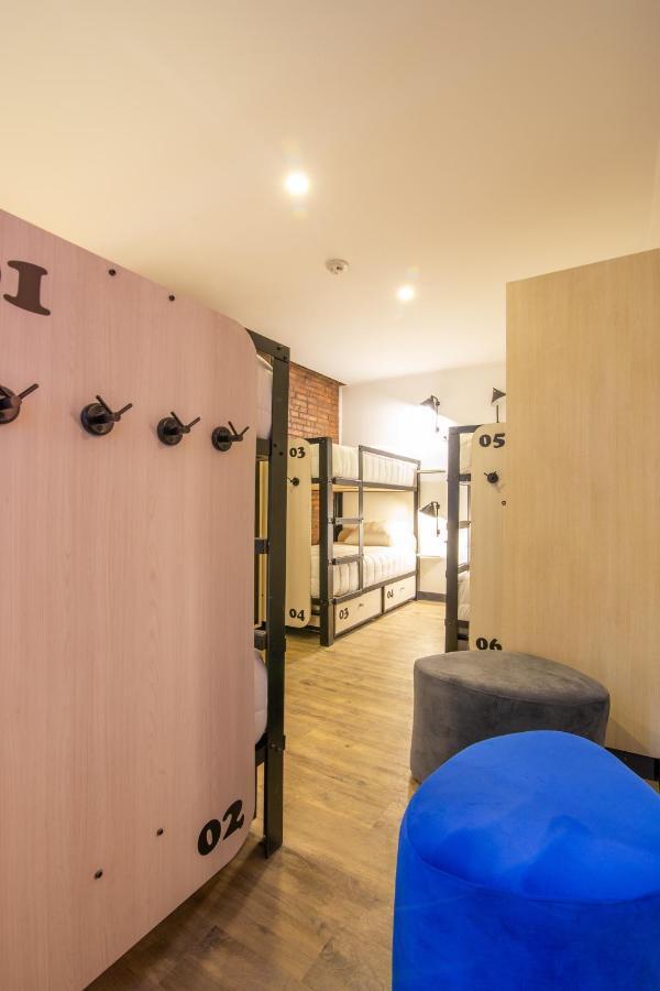 Single Bed 6-Bed Dormitory Room