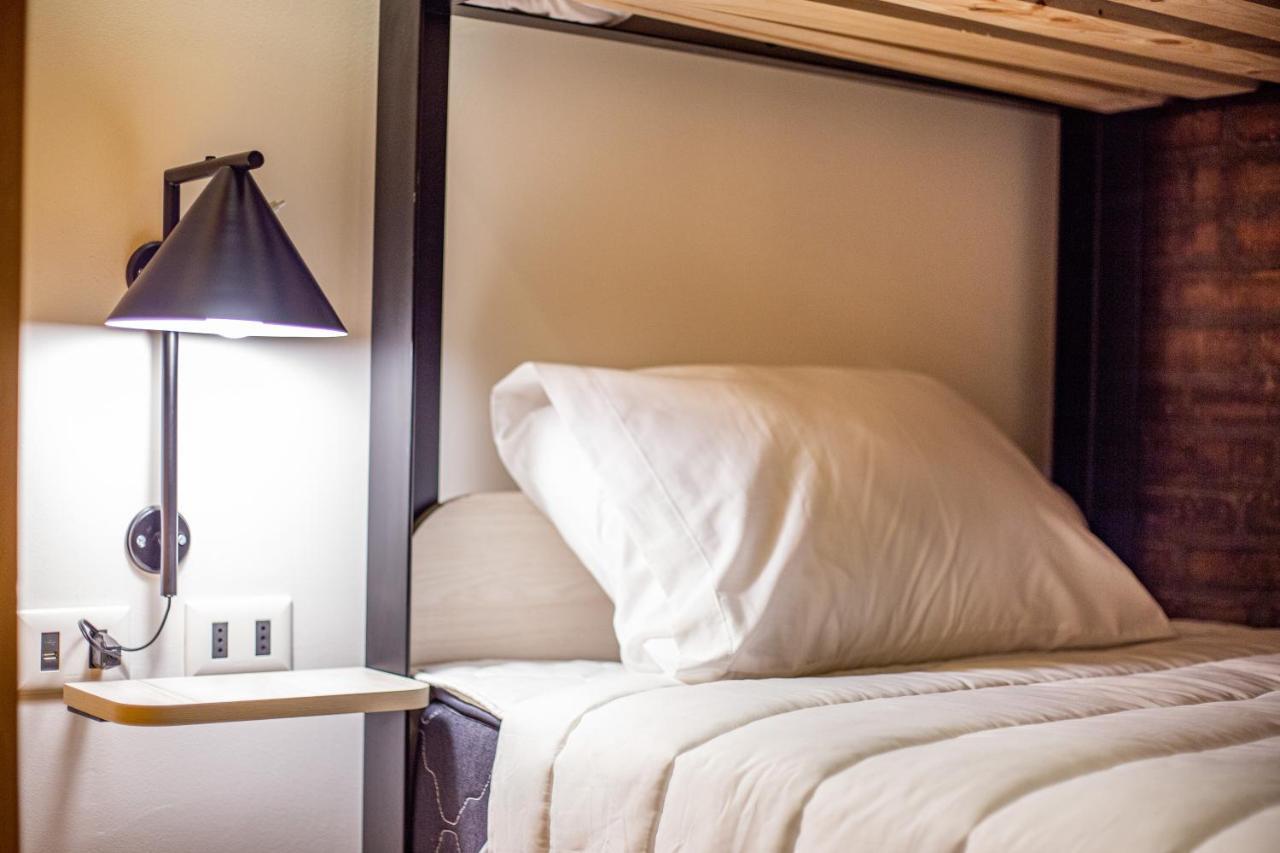 Single Bed 6-Bed Dormitory Room