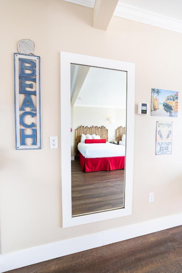 Two Queen beds, Ocean View with Balcony & Kitchen