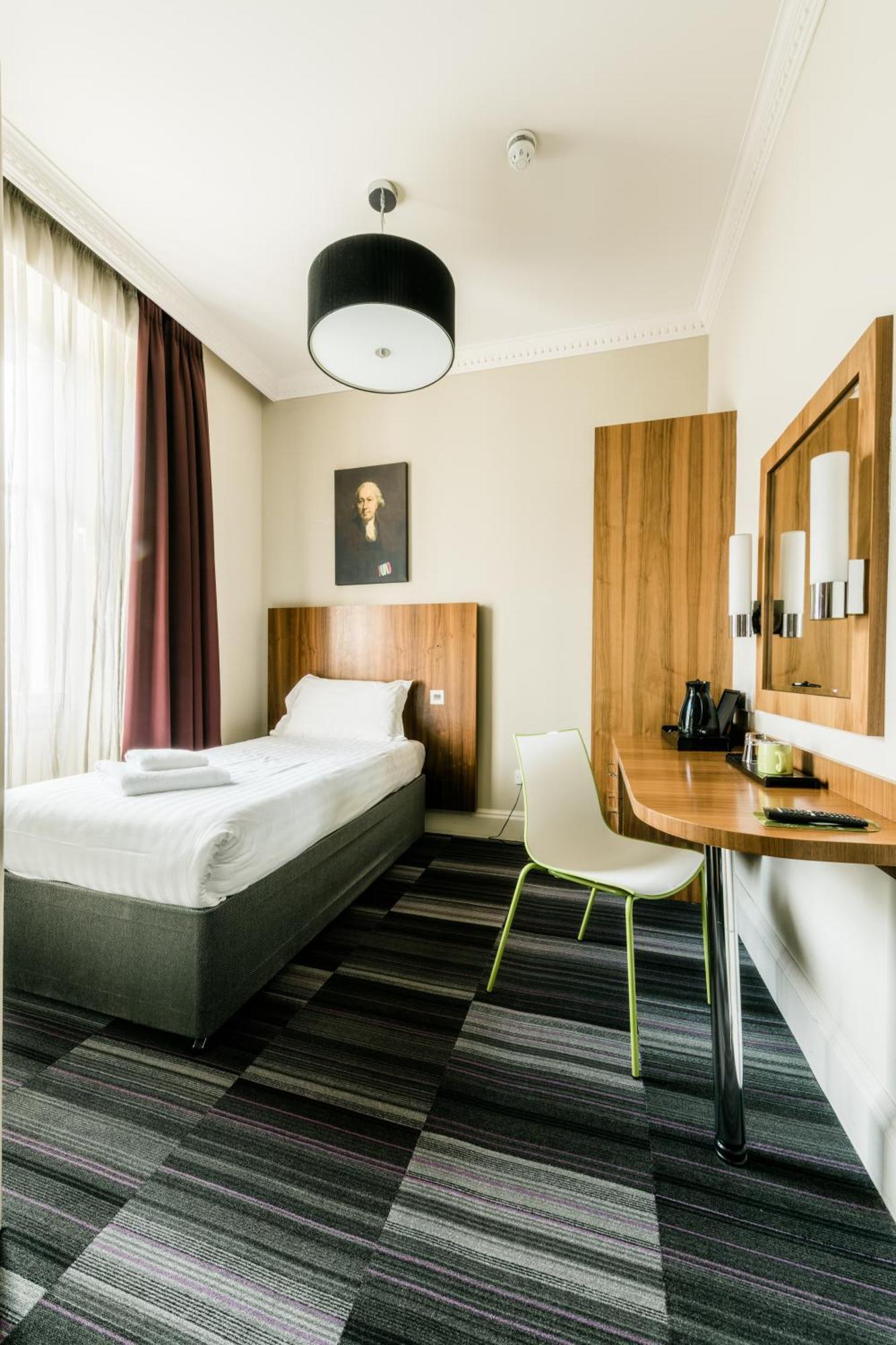 Small Single Room,1645016370:JPEG