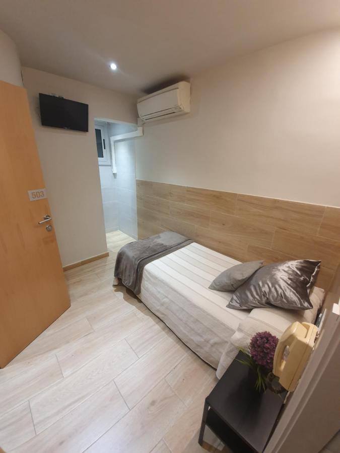 Single Room with Shared Bathroom
