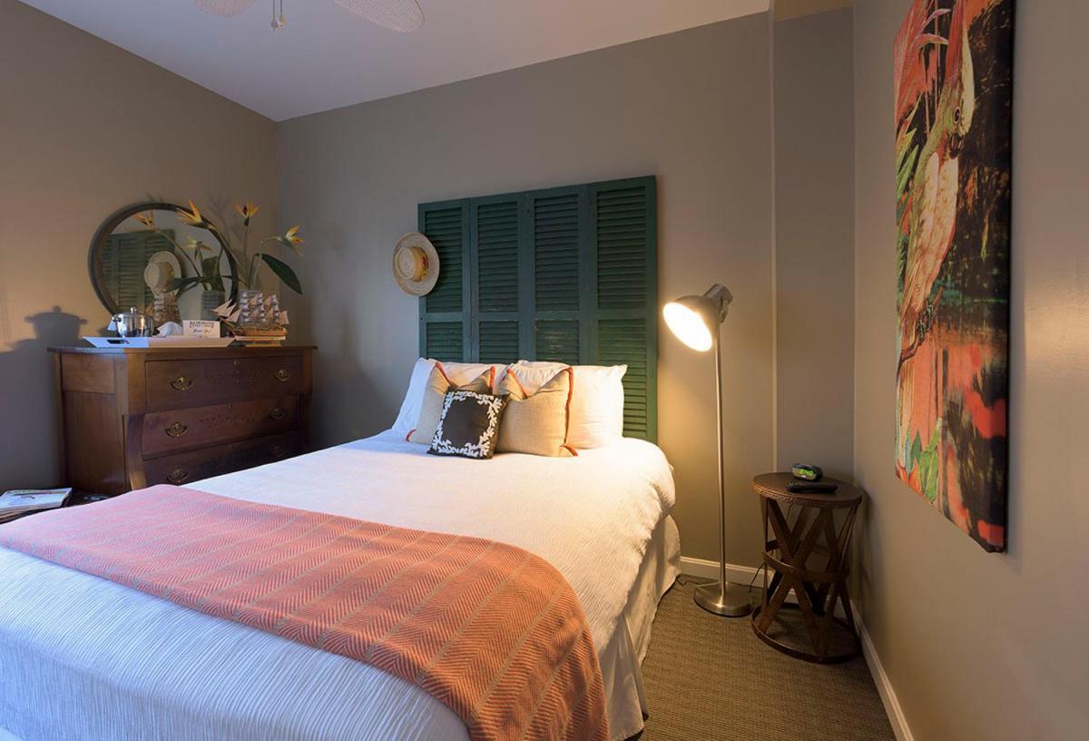 Room 12 - Queen sized bed with private bath