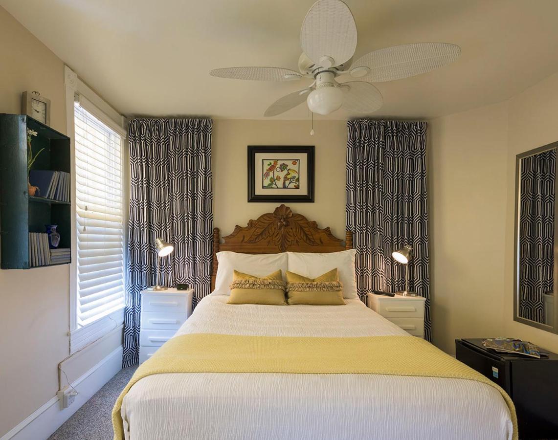 Room 22 - Full sized bed with shared bathroom