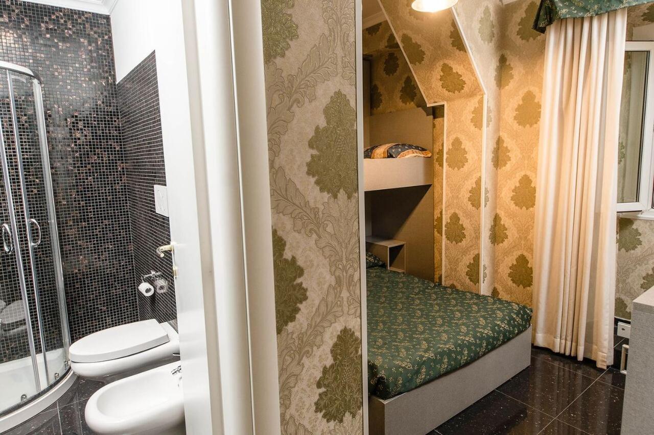 Triple Room with Private Bathroom